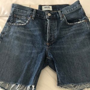 Agolde size 25 Rumi Short mid length